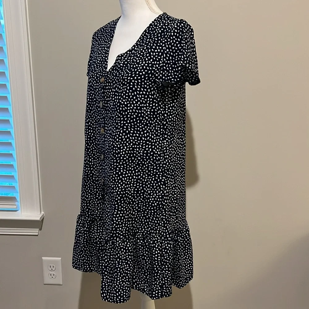 EUC Women’s Small 4 6 Black White Flowy Dress‎ Button Front Comfy Drop Dress